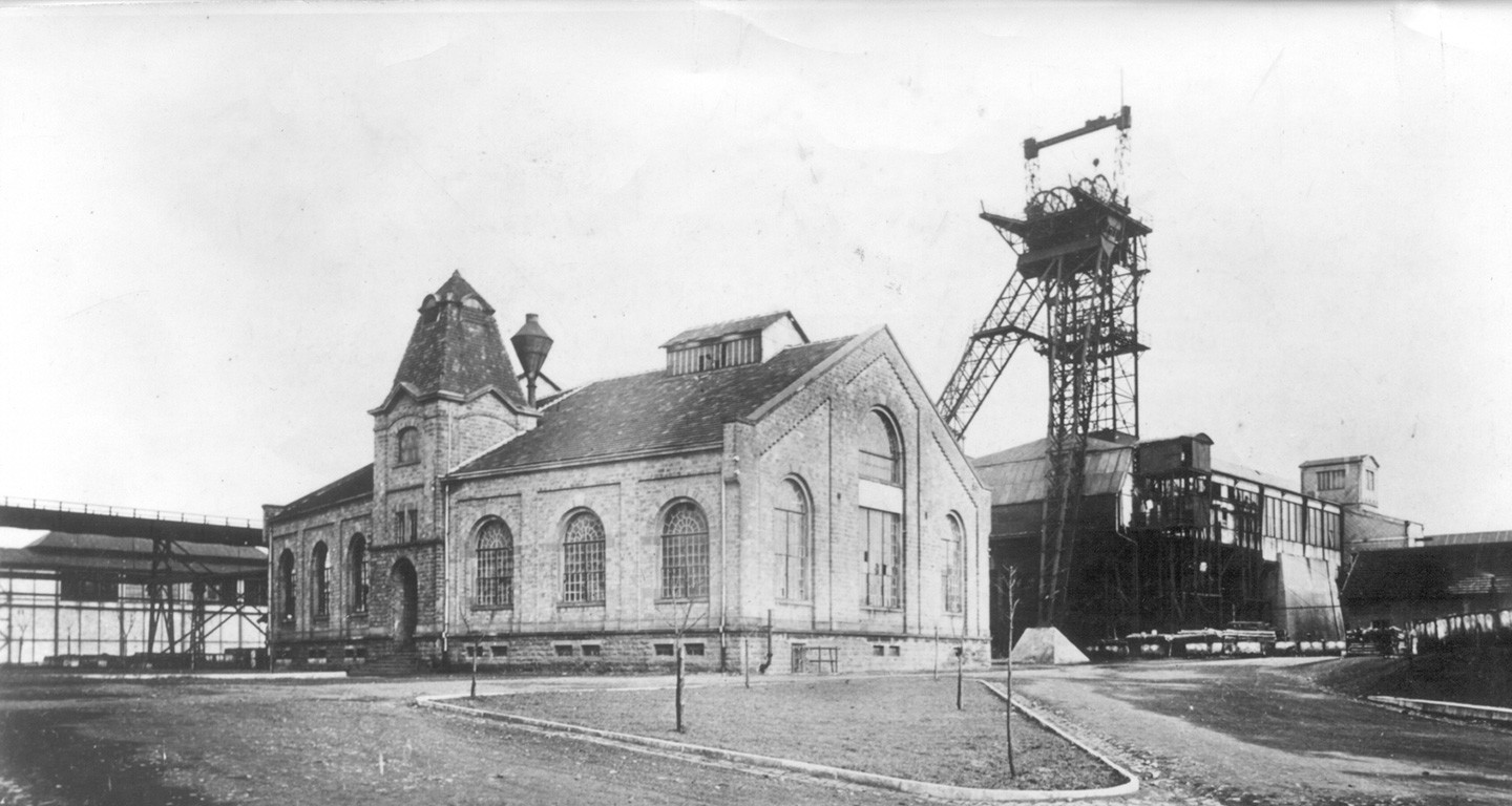 Historische Aufnahme des Fördermaschinenhauses in Ensdorf.