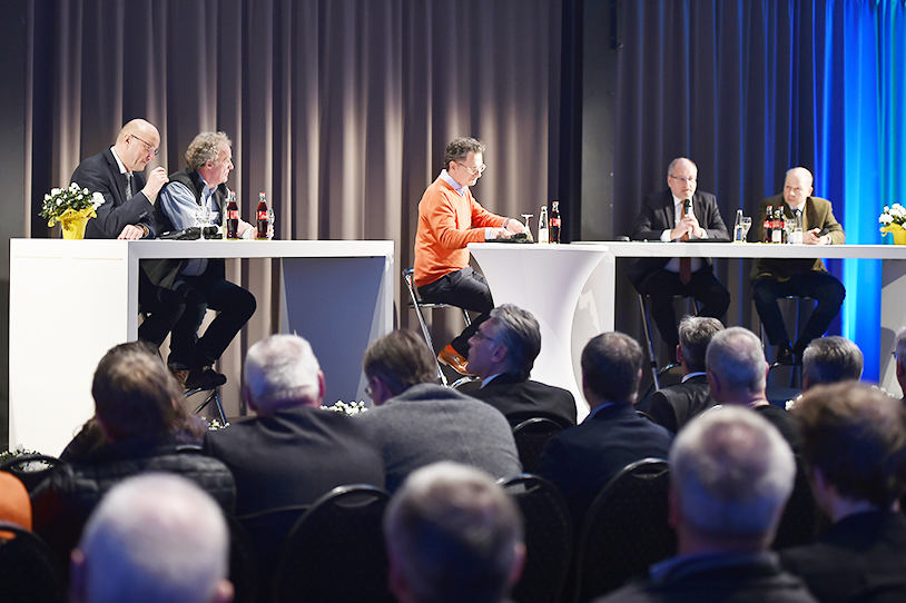 Im Mittelpunkt des Abends stand die Talkrunde mit Experten zum Thema Renaturierung, moderiert von Michael Friemel (SR)